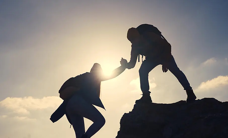 Helping-eachother-featured